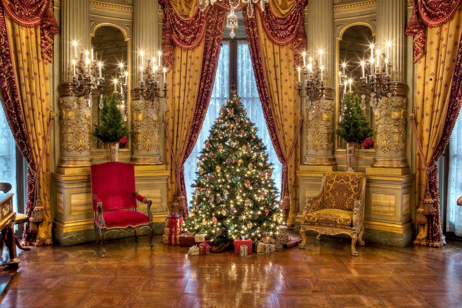 CHRISTMAS AT THE NEWPORT MANSIONS DECEMBER 1, 2022 Wade Tours Bus Tours