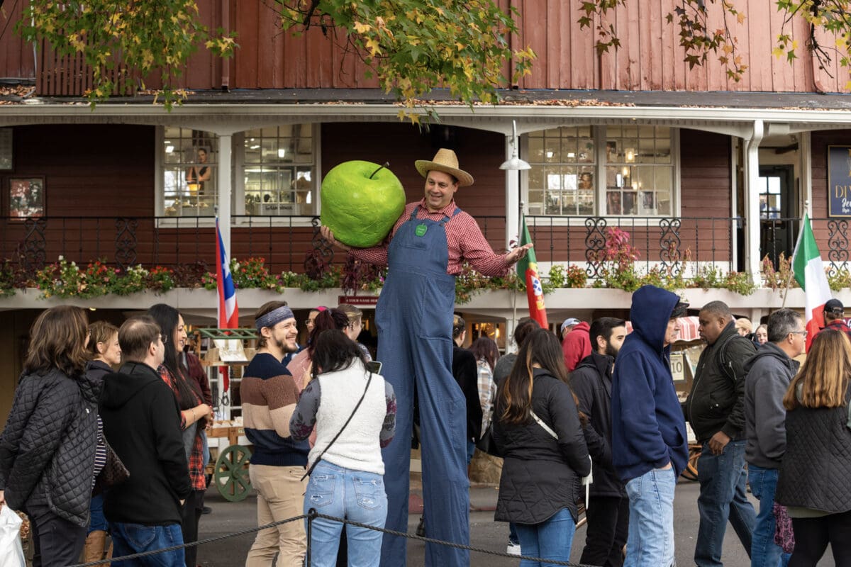 APPLE FESTIVAL IN PEDDLER'S VILLAGE NOVEMBER 3, 2024 Wade Tours Bus